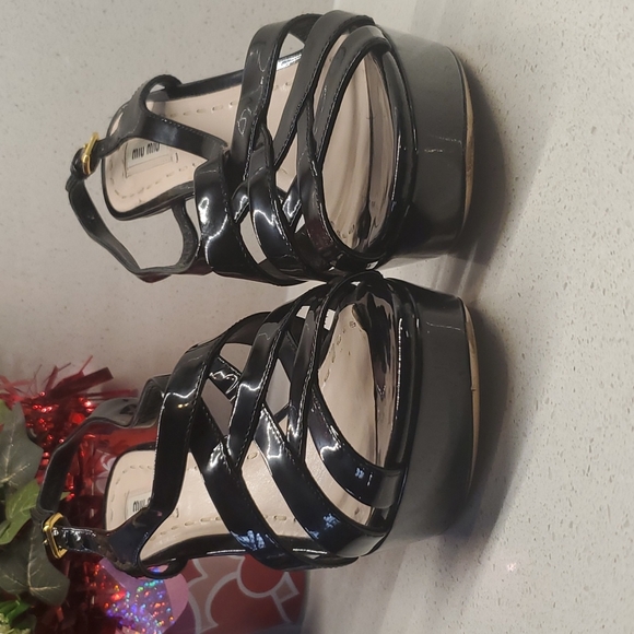 MIU MIU caged patent leather pumps (sz 8) - Picture 11 of 11